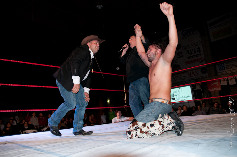 http://www.lecconotizie.com/wp-content/uploads/2012/12/Wrestling-1.jpg