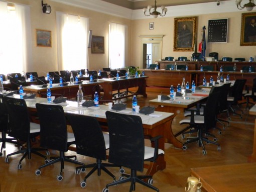 La sala consiliare di Palazzo Bovara