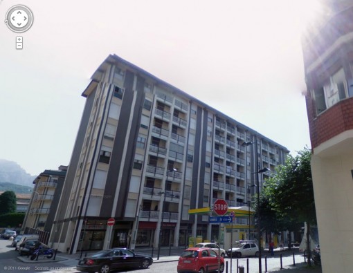 Anziana salvata in viale Turati - l'edificio