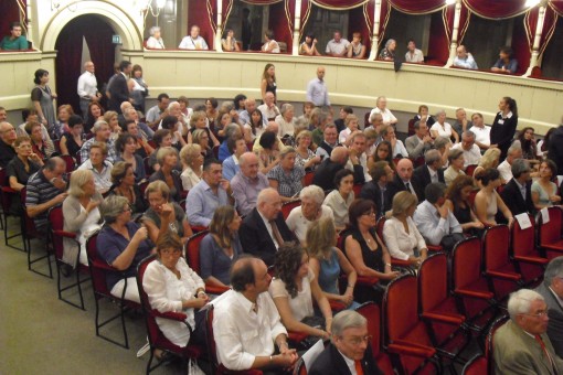 pubblico teatro società