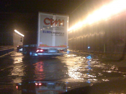 ss36 allagata camion