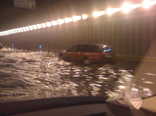 ss36 auto in panne nel lago