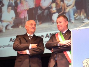 Benemerenze-San-Nicolo-2011-52-Vicenzo-Galli-Anteas-e-Sindaco-Virginio-Brivio