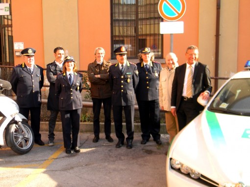 Visita Confcommercio al comando di polizia locale 27_02_2012 (15)