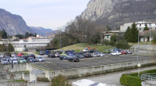 Parcheggio tribunale e cimitero di castello (2) parcheggio