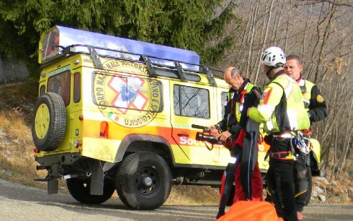 Soccorso Alpino recupero antimedale jeep e uomini