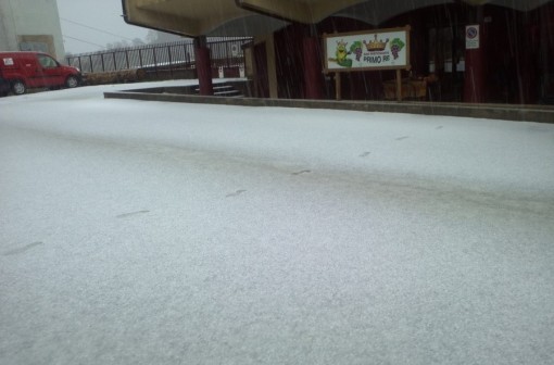 Grandine ai Resinelli 7 aprile 2012