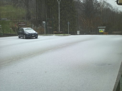 Grandine ai Resinelli 7 aprile 2012