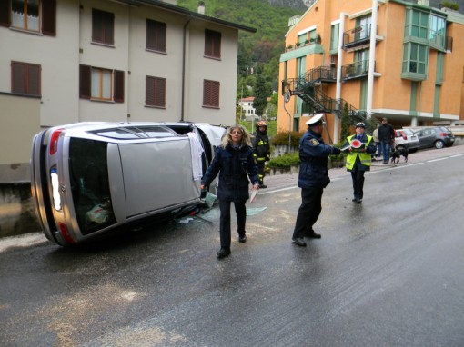 Incidente San Giovanni auto ribaltata (6)