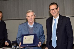 Premiazione di Cancro Primo Aiuto a Fulvio Benedetti di Officine Santafede