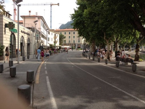 Lungolago chiuso strada libera
