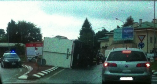 Camion Ribaltato Dolzago