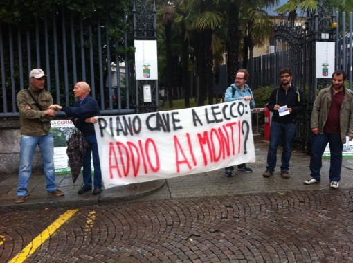 Piano Cave protesta qui lecco libera