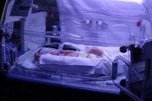 Neonato in Terapia Intensiva Neonatale (foto repertorio)