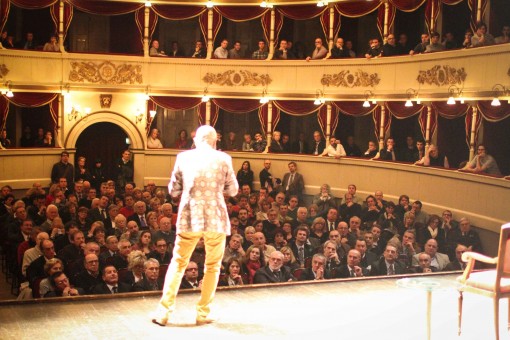 Lecco - teatro della società