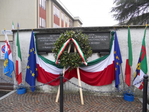 Manifestazione 7 marzo_17_monumento