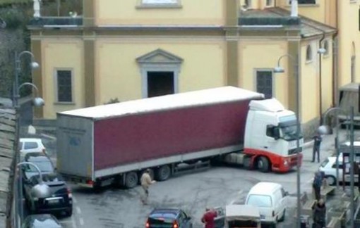 Camion Incastrato a Premana home