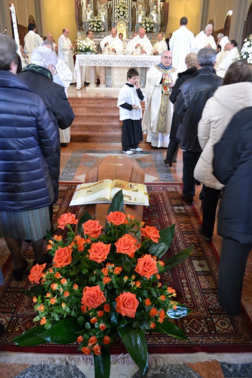 Funerale di don Gianni Gatti Mandello (7)