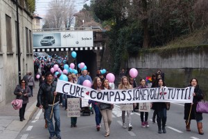corteo Lecco per diritto a cure compassionevoli (10)
