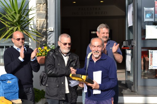 Mandello consegna defibrillatori polisportiva (1)