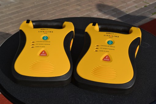 Mandello consegna defibrillatori polisportiva (2)