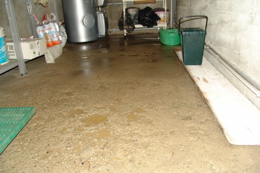 Malnago- acqua invade rione 11 giugno 2013 (1)