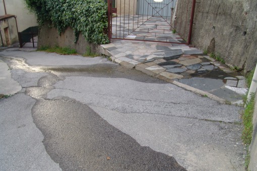 Malnago- acqua invade rione 11 giugno 2013 (4)