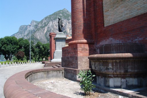 Monumento a Stoppani (1)
