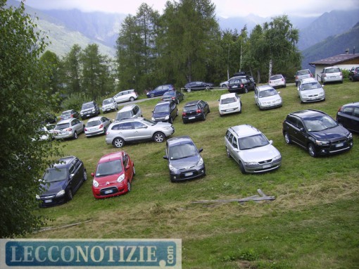 Alpe di Paglio- Parcheggio abusivo 16-08-13 (2)