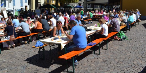 Varenna_tavolata_piazza_2013 (17)
