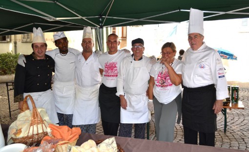 Varenna_tavolata_piazza_2013 (4)