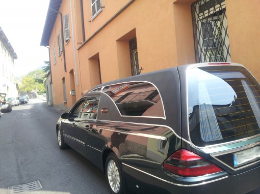carro funebre via Mentana