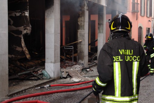 incendio negozio oggiono - 14 agosto 2013 (4)