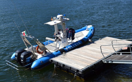 Varenna_convegno_amministrativi_2013_barca_gommone_polizia (2)