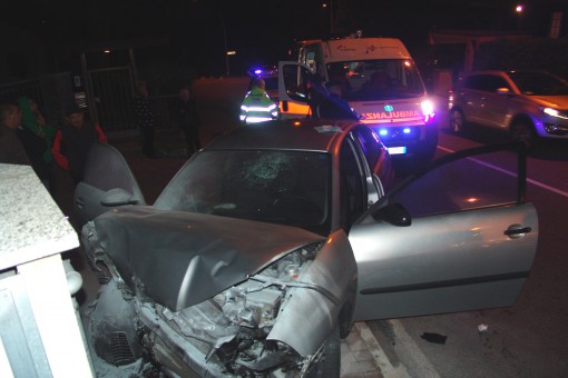 Auto contro muro - Bulciago 17 ottobre 2013 (2)