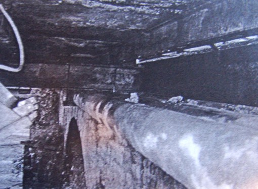 Tubature sotto il ponte vecchio