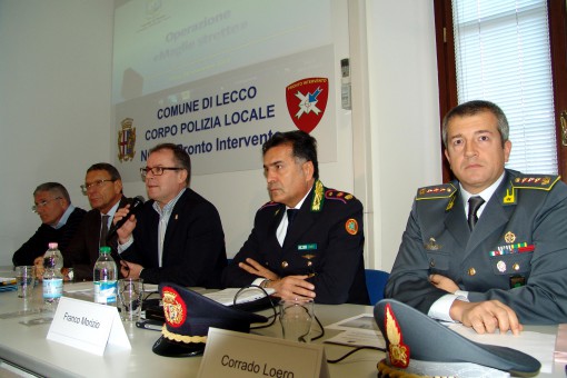 conferenza - falsi poveri