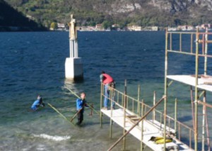 pulizia statua San Nicolo