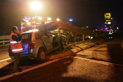 Incidente Molteno auto contro guard rail gennaio 2014 (15)
