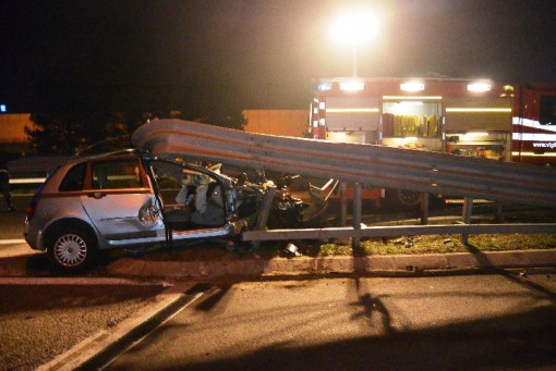 Incidente Molteno auto contro guard rail gennaio 2014 (16)