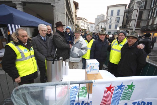 LECCO 6 GENNAIO 2014 - GIORNO DELLA BEFANA - ARRIVO E INCONTRO CON I BAMBINI IN PIAZZA XX SETTEMBRE