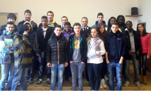 studenti e carabinieri