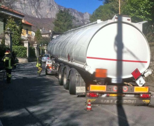 Camion bloccato - Lecco Ballabio - 22 febbraio 2014 (4)