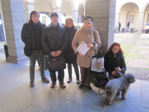 Consegna firme petizione canile (2)