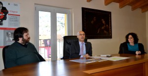 Da sx. don Andrea, sindaco e assessore Maggi