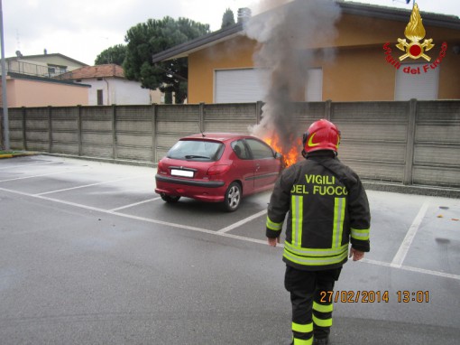 Oggiono auto incendio (1)