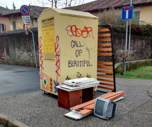 Rifiuti via Fra Galdino