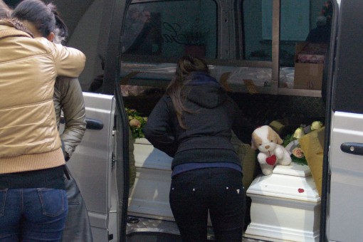 Chiuso - Partenza salme bimbe (14)