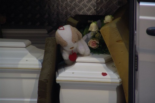 Chiuso - Partenza salme bimbe (16)