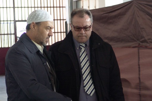 Chiuso - musulmani preghiera per sorelline uccise (3)